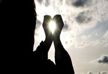 英超球队狂胜，曼联客场战胜里昂：足球世界的精彩对决